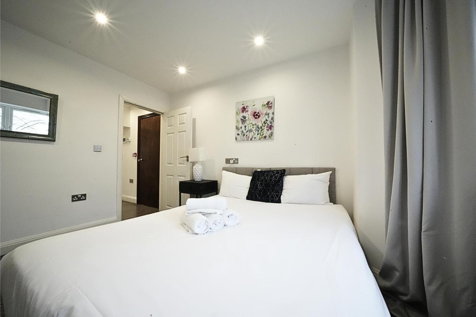 Hatton Apartments: Airport-Adjacent with Free Parking and Underground Access London Exterior photo
