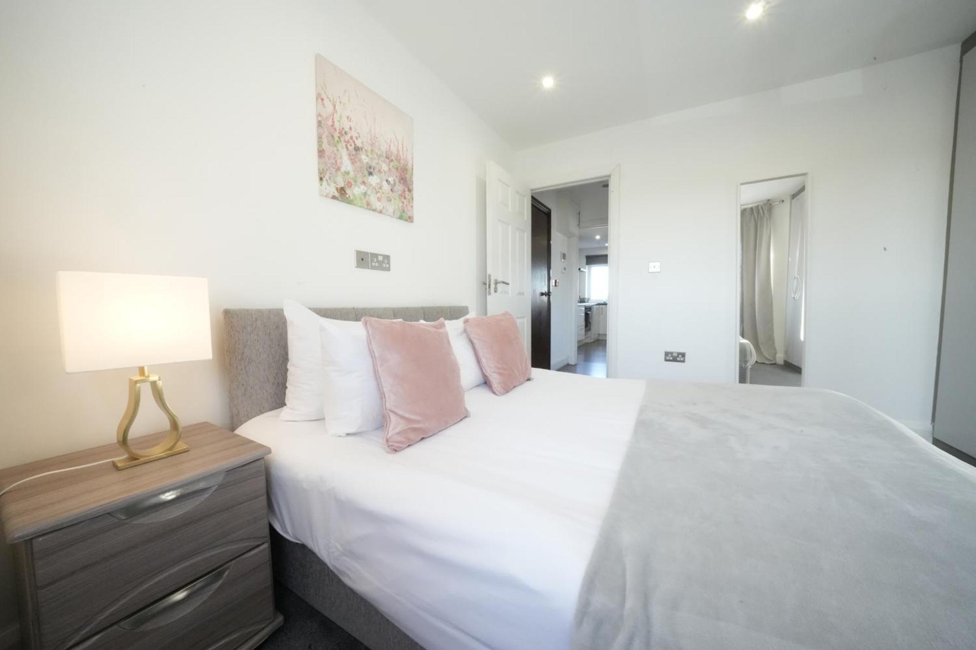 Hatton Apartments: Airport-Adjacent with Free Parking and Underground Access London Exterior photo