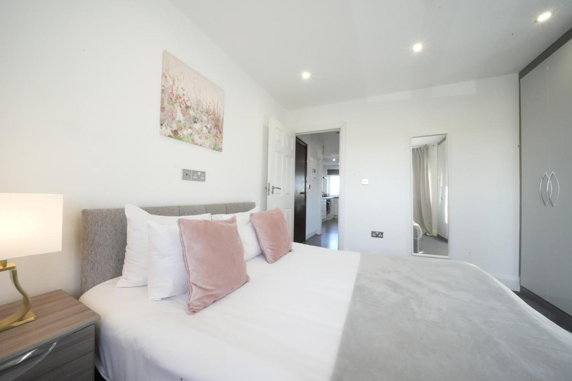Hatton Apartments: Airport-Adjacent with Free Parking and Underground Access London Exterior photo
