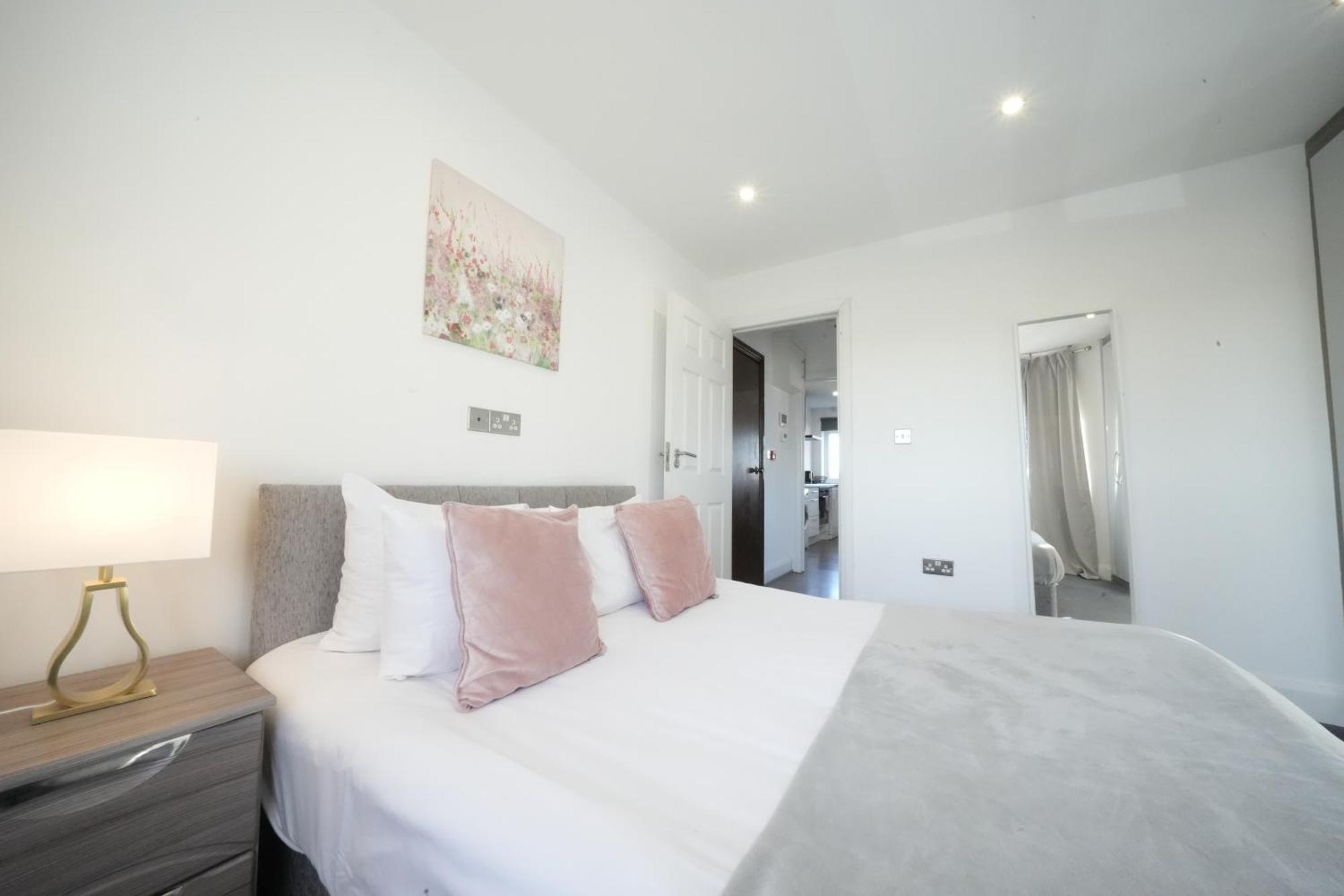 Hatton Apartments: Airport-Adjacent with Free Parking and Underground Access London Exterior photo