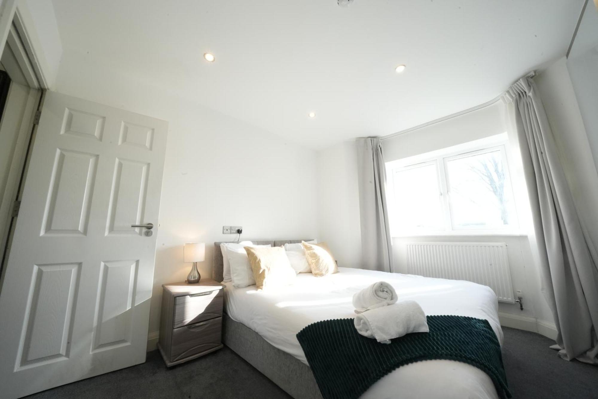 Hatton Apartments: Airport-Adjacent with Free Parking and Underground Access London Exterior photo