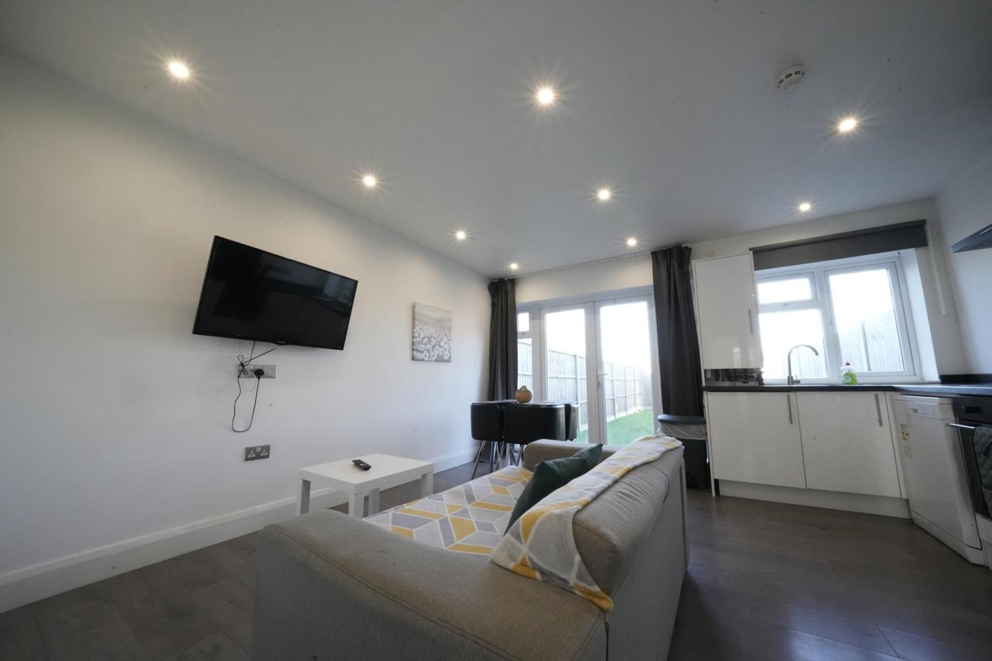 Hatton Apartments: Airport-Adjacent with Free Parking and Underground Access London Exterior photo