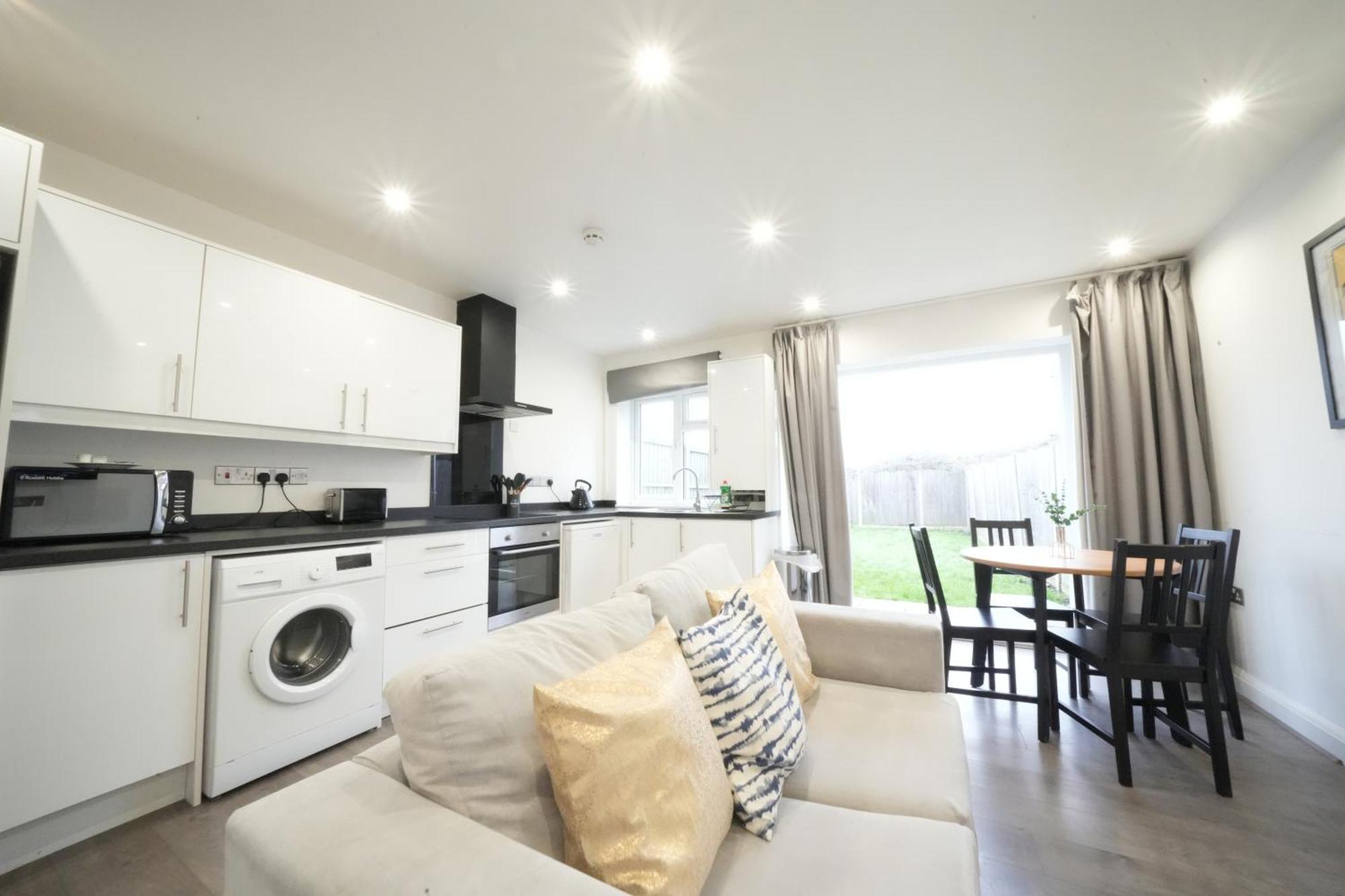 Hatton Apartments: Airport-Adjacent with Free Parking and Underground Access London Exterior photo