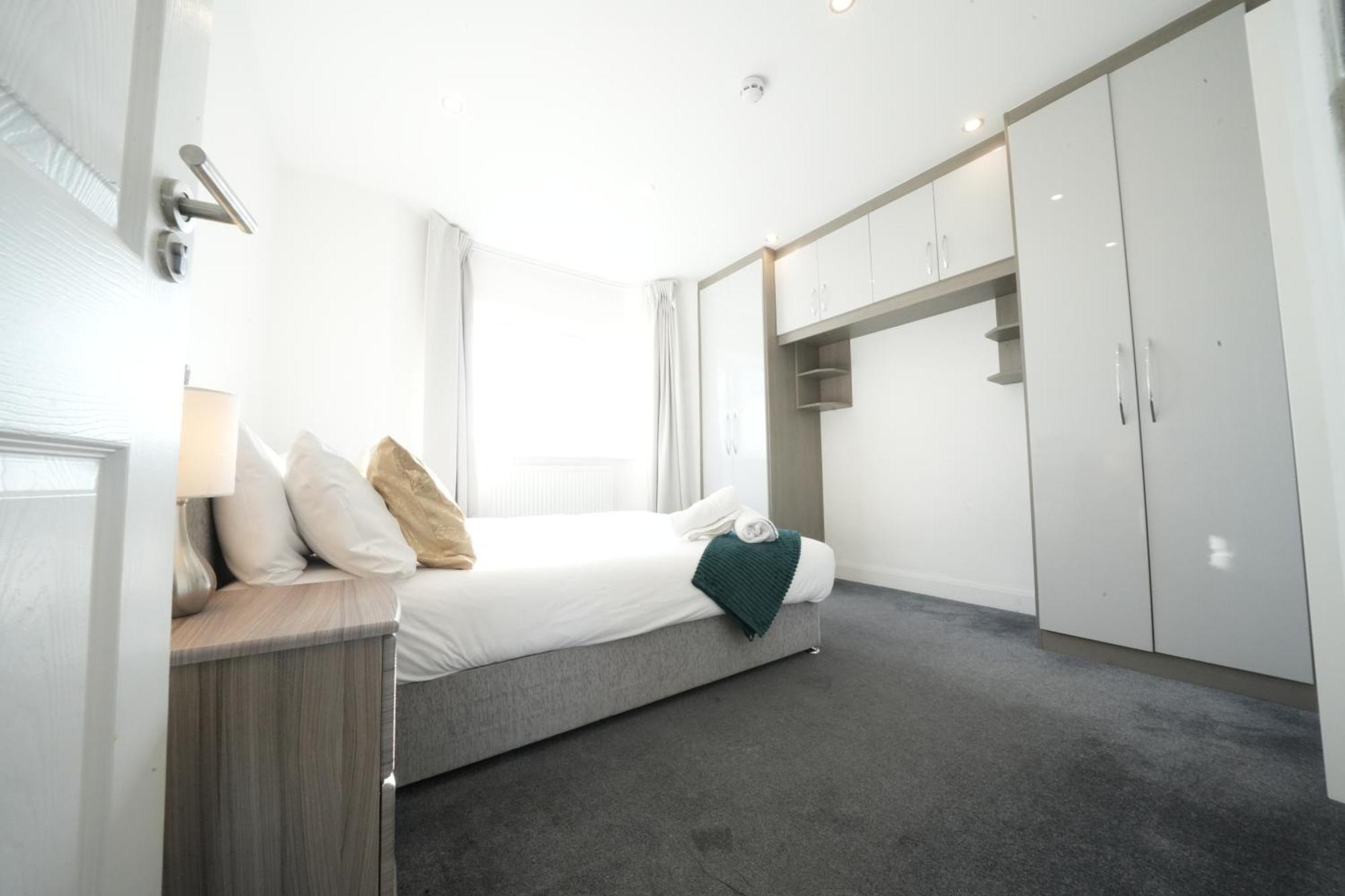 Hatton Apartments: Airport-Adjacent with Free Parking and Underground Access London Exterior photo