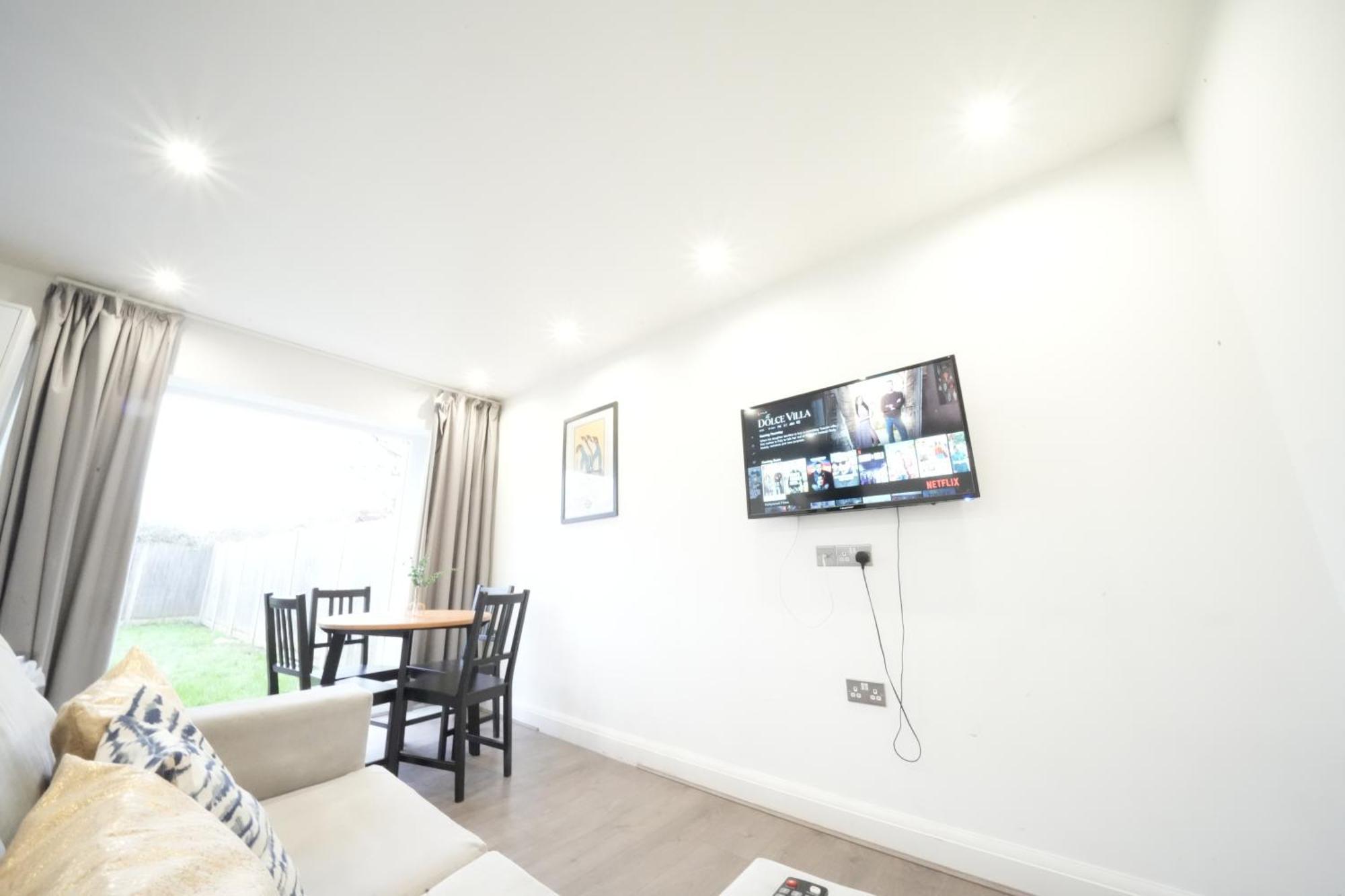 Hatton Apartments: Airport-Adjacent with Free Parking and Underground Access London Exterior photo