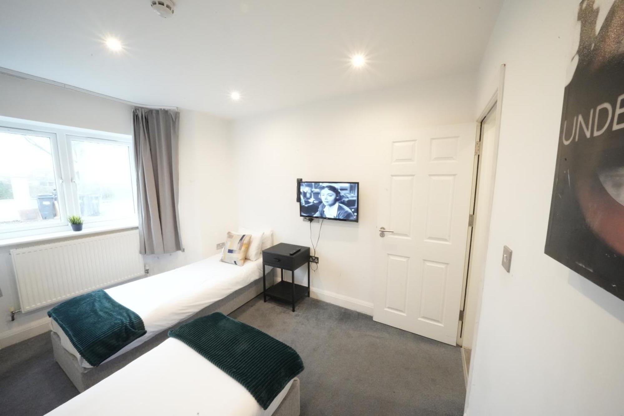 Hatton Apartments: Airport-Adjacent with Free Parking and Underground Access London Exterior photo